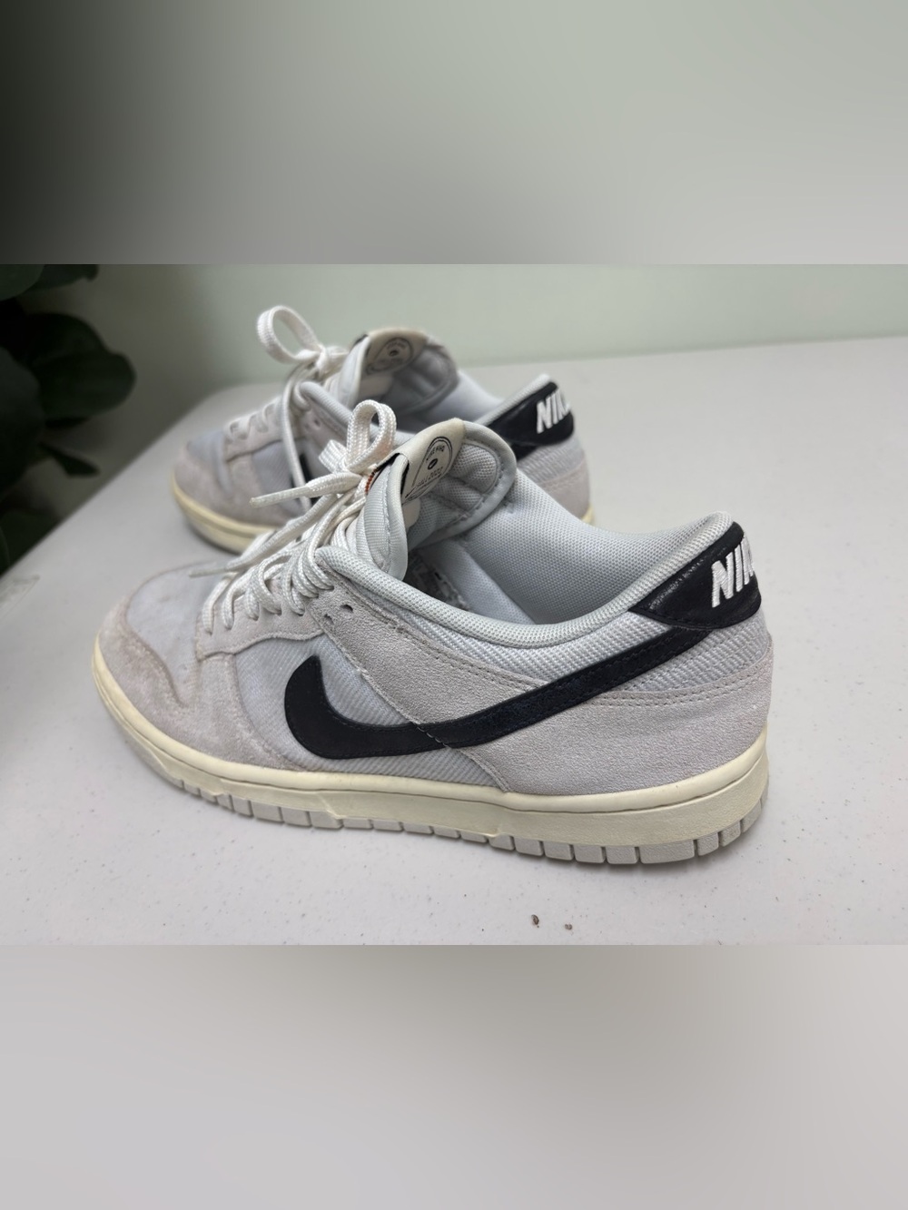 Nike Low-Top Sneakers in Light Gray with Black Swoosh, for women 7.5